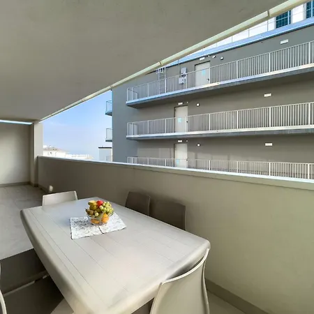 Well-equipped Flat Just 50m From The * Lignano Sabbiadoro