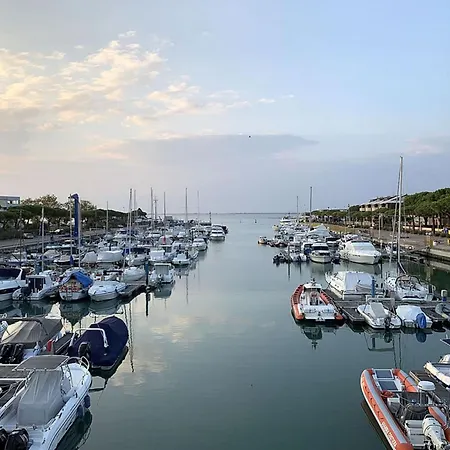 Well-equipped Flat Just 50m From The Apartment Lignano Sabbiadoro